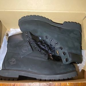 all black timberlands only worn once !